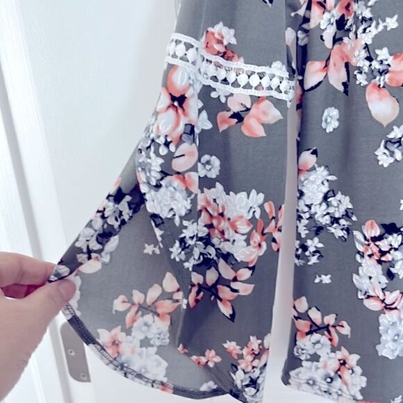 Amana Grey & Coral Floral Textured Split Tulip Sleeves - Picture 2 of 7